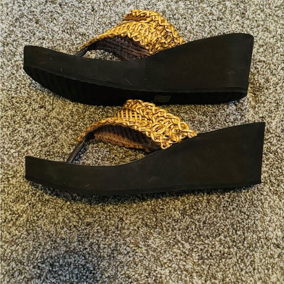 Yellow Box Women's Charm Brown Wedge Platform Embellished Sandals Size 11 - Picture 2 of 6